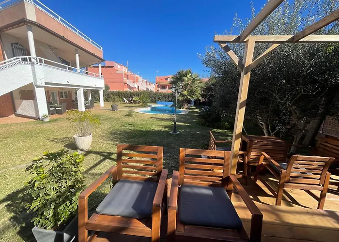 Anna's Garden Bed and Breakfast Τορεβιέχα